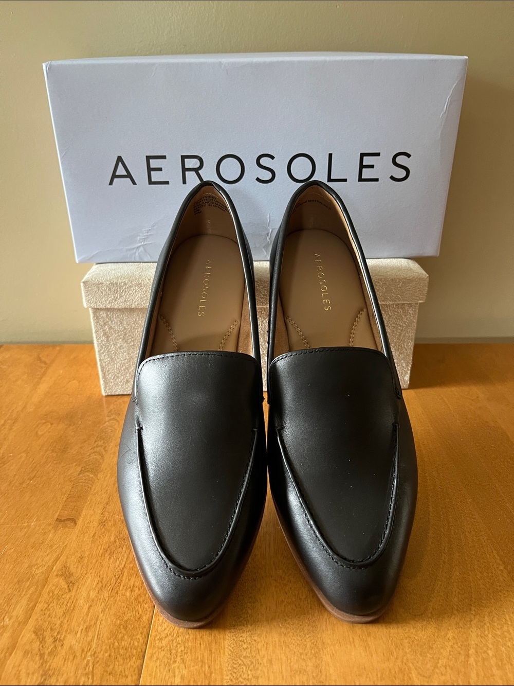 AEROSOLES Black Smooth Leather Slip-On Loafers